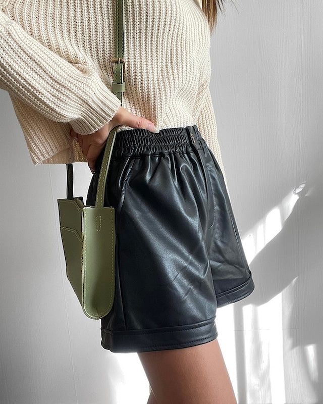 フェイクレザーイージーショートパンツ