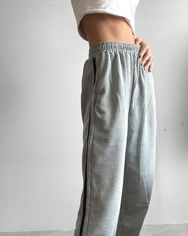 スリットラインパンツ