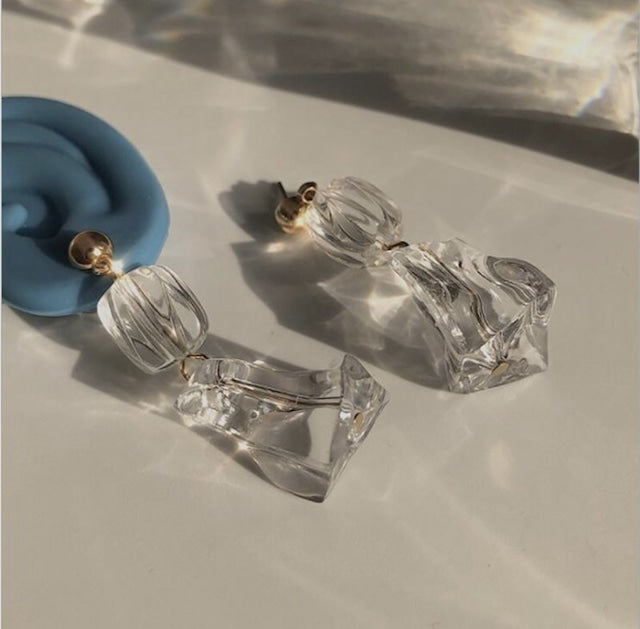 クリスタルストーンピアス