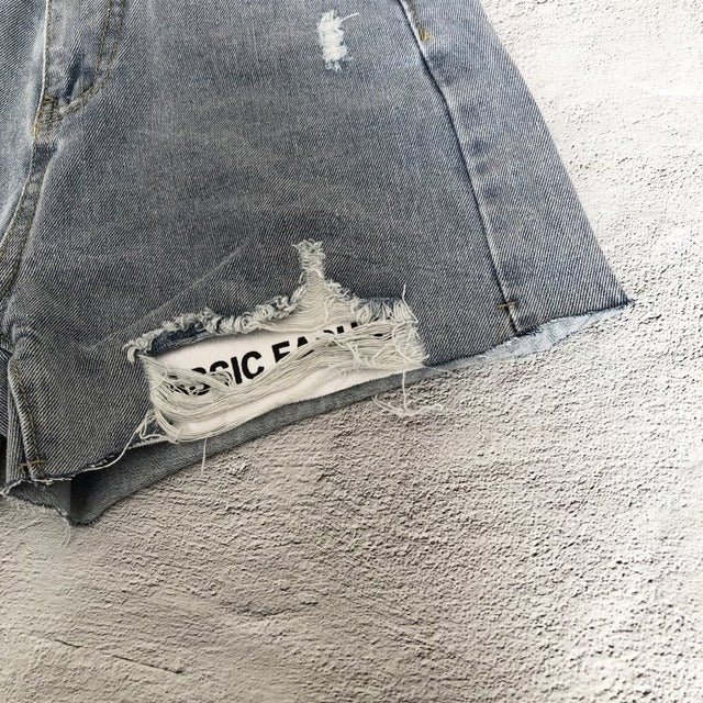 ダメージロゴショートパンツ