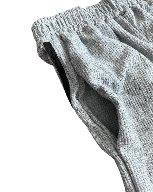 スリットラインパンツ