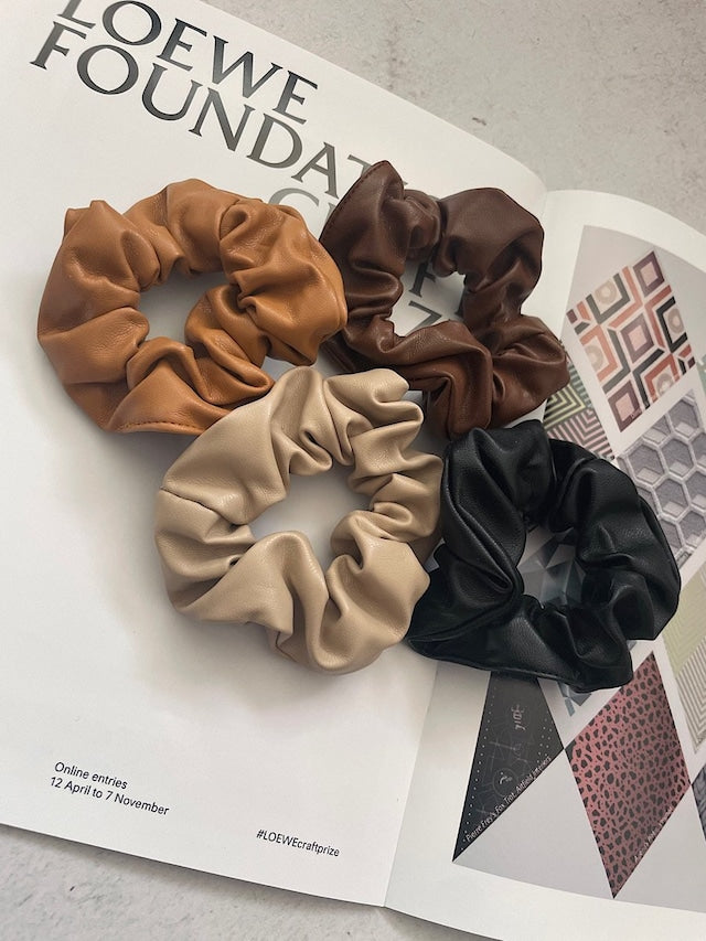 レザーシュシュ