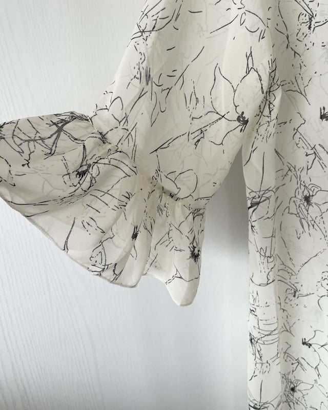 モノトーン花柄シフォンシャツ