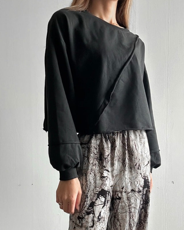アシンメトリーカットトップス