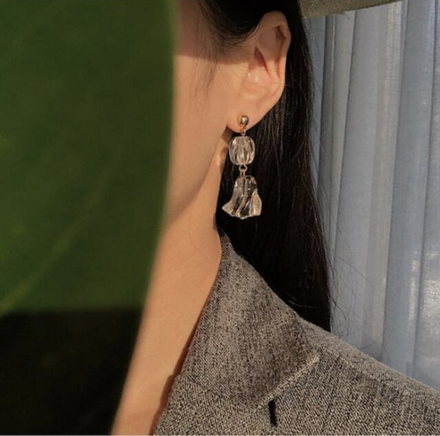 クリスタルストーンピアス