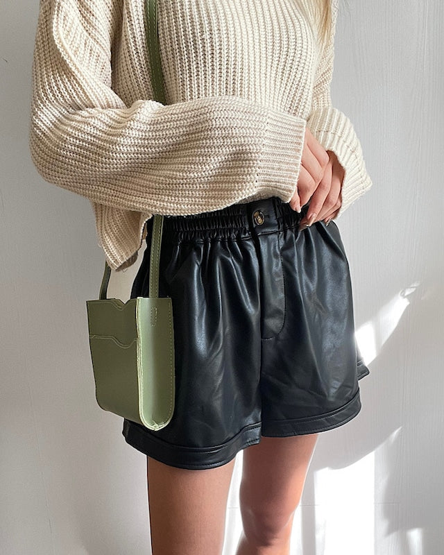 フェイクレザーイージーショートパンツ