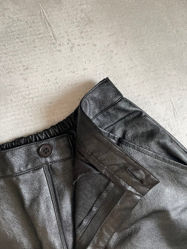 フェイクレザーパンツ