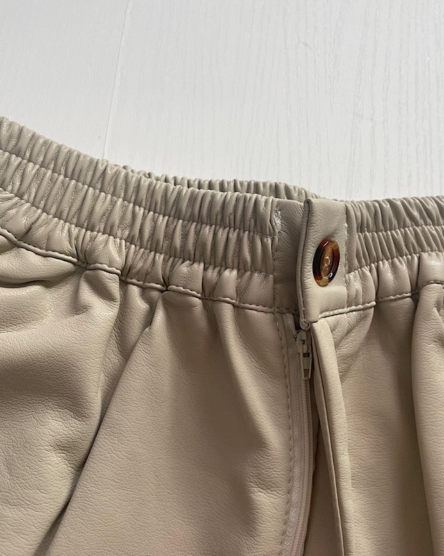 フェイクレザーイージーショートパンツ