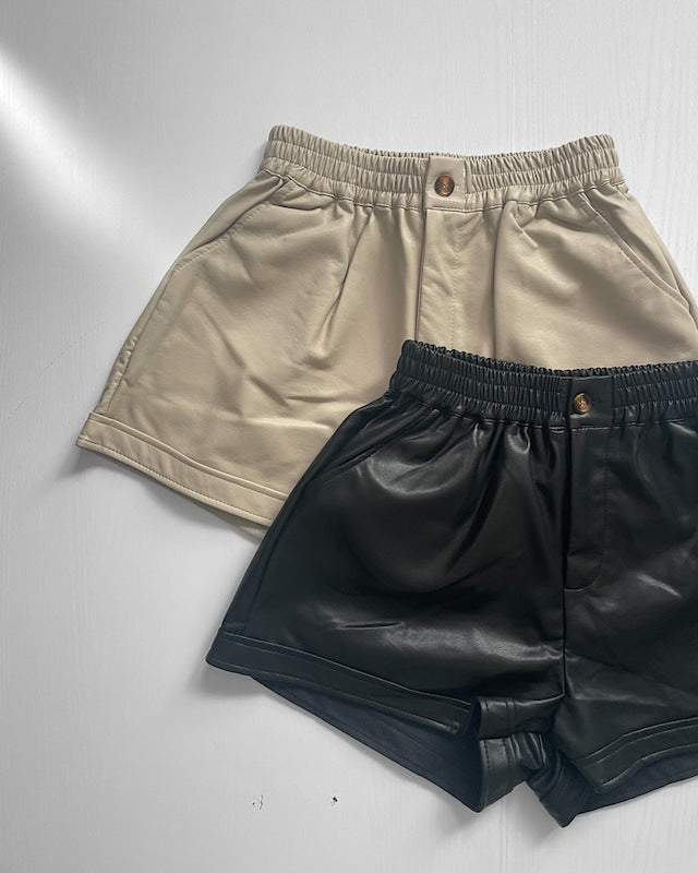 フェイクレザーイージーショートパンツ