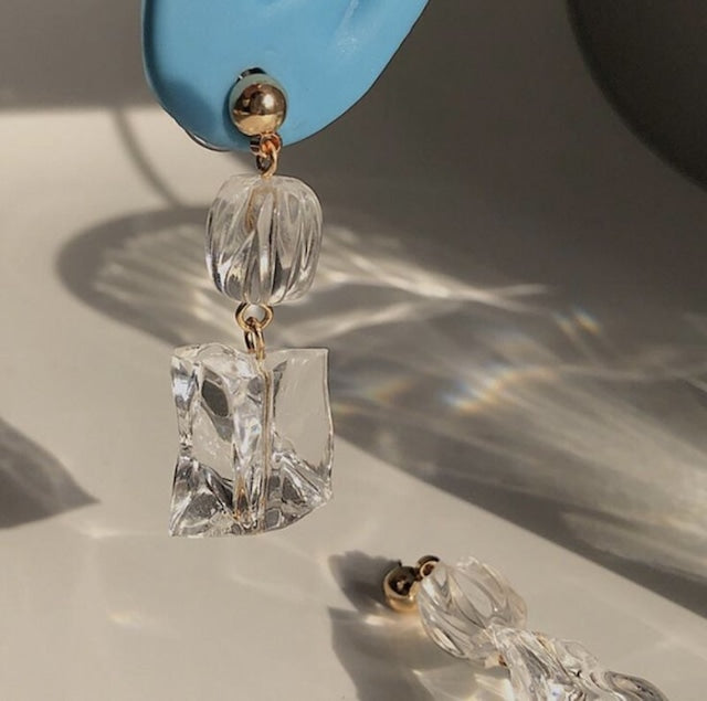 クリスタルストーンピアス