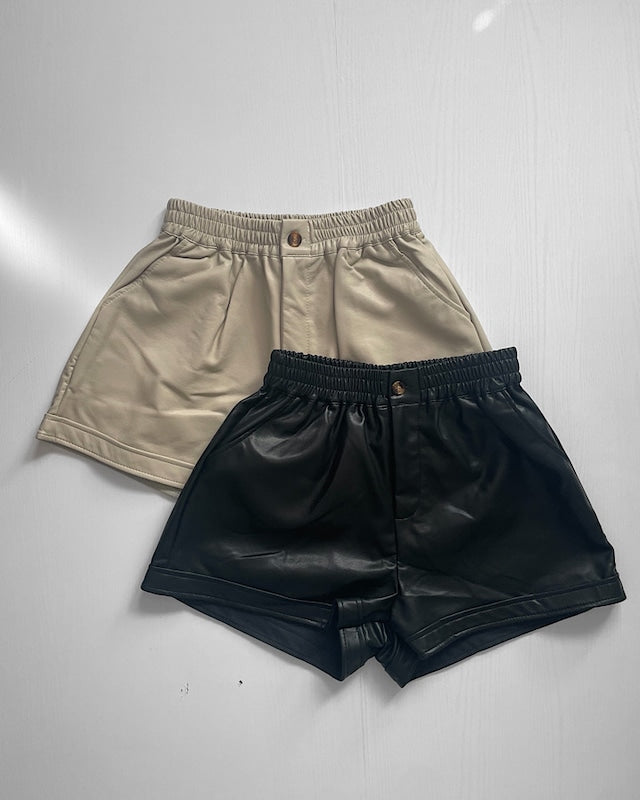 フェイクレザーイージーショートパンツ