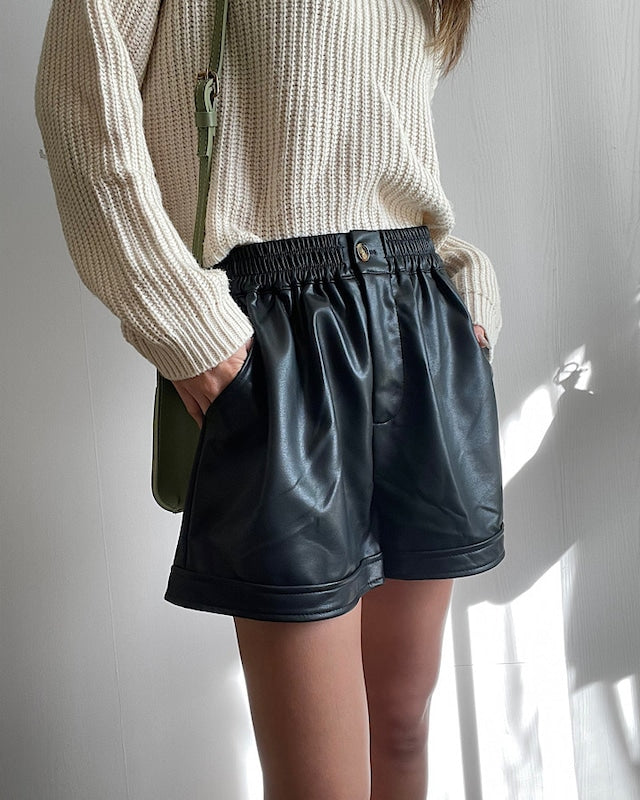フェイクレザーイージーショートパンツ