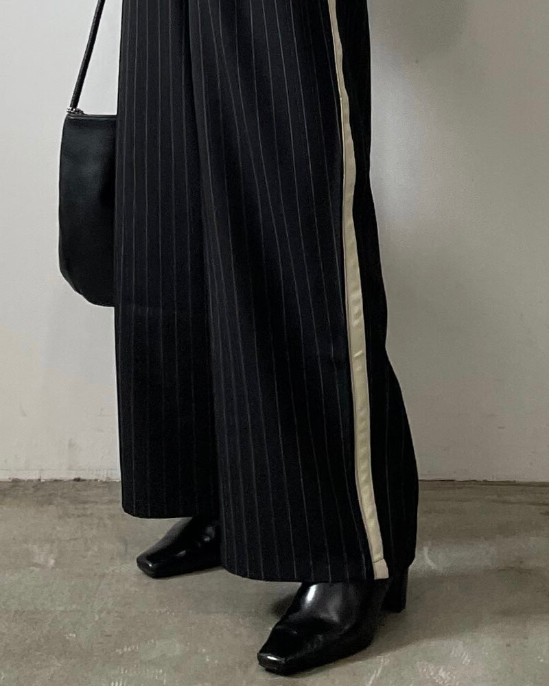 ピンストライプ配色ストレートパンツ