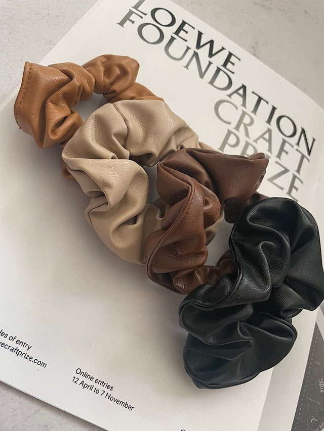 レザーシュシュ