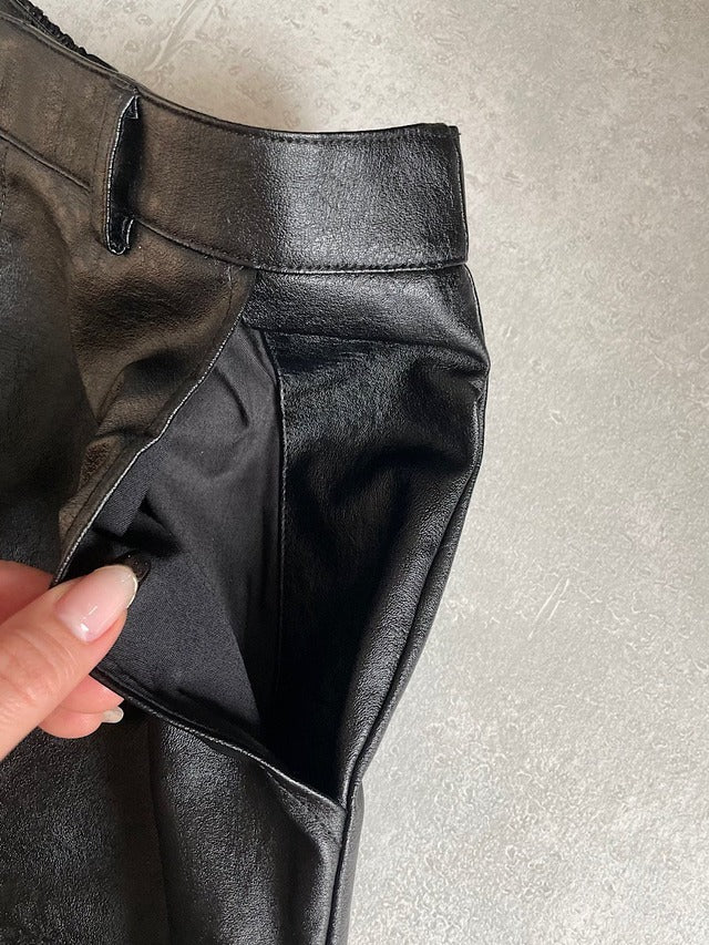 フェイクレザーパンツ