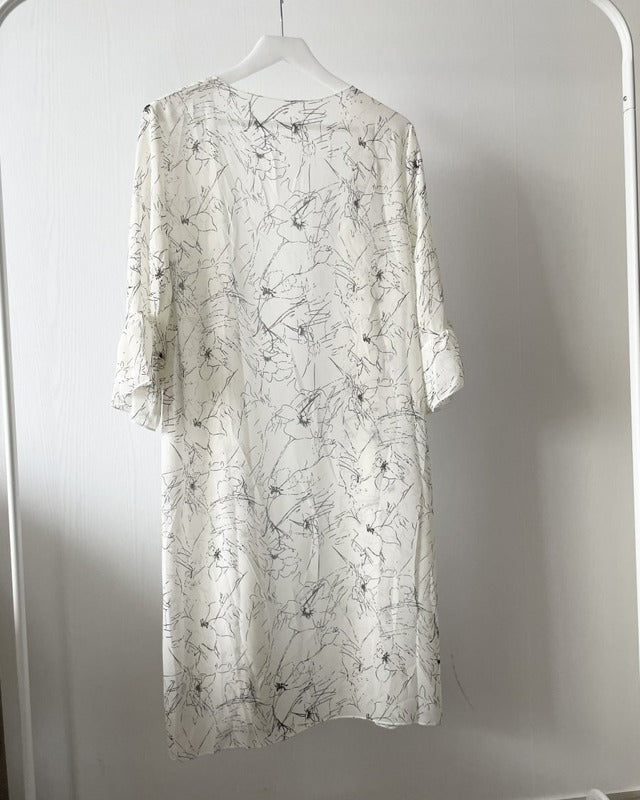 モノトーン花柄シフォンシャツ