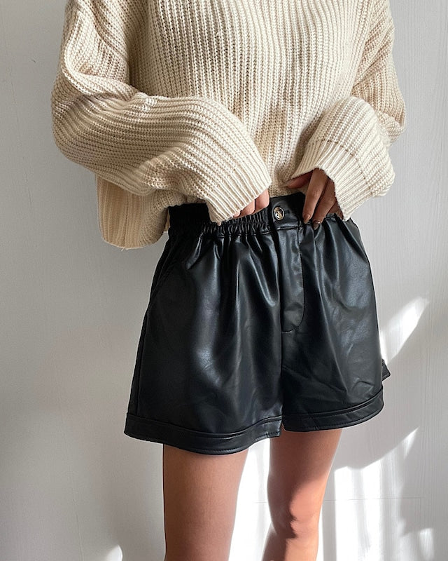 フェイクレザーイージーショートパンツ