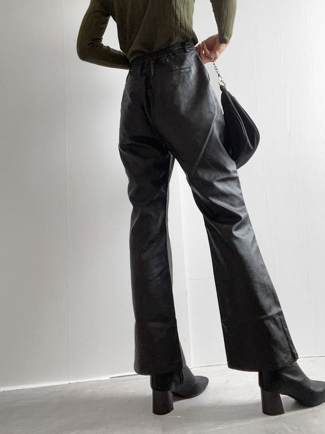 フェイクレザーパンツ